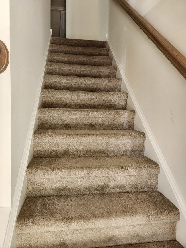 Building Photo - 2 Bed Modern Townhouse-Blackstone Convenient to Pickett