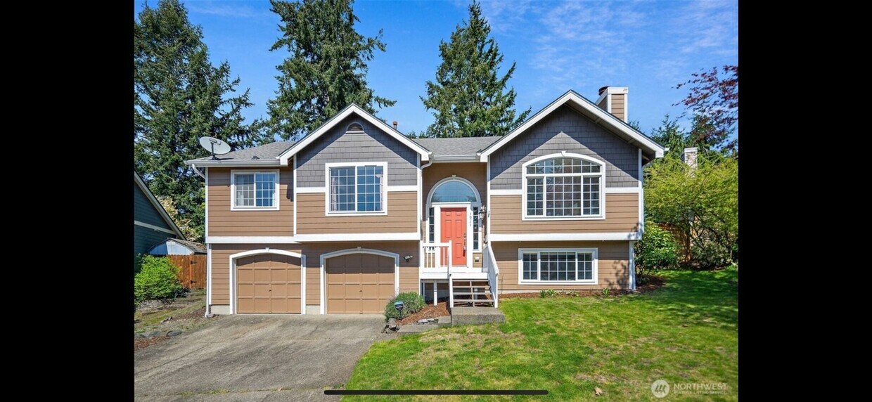 Primary Photo - Charming 3BR/3BA House in Auburn
