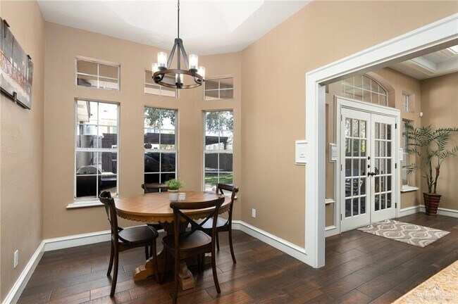 Building Photo - 3202 W San Luis Cir