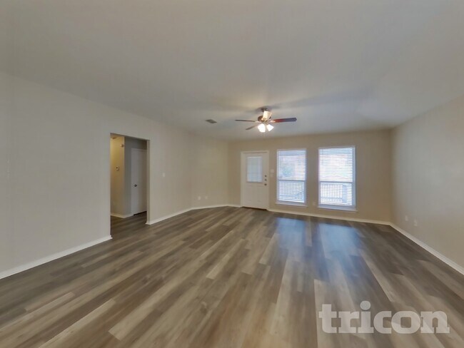 Foto del edificio - 9039 Thomas York Blvd