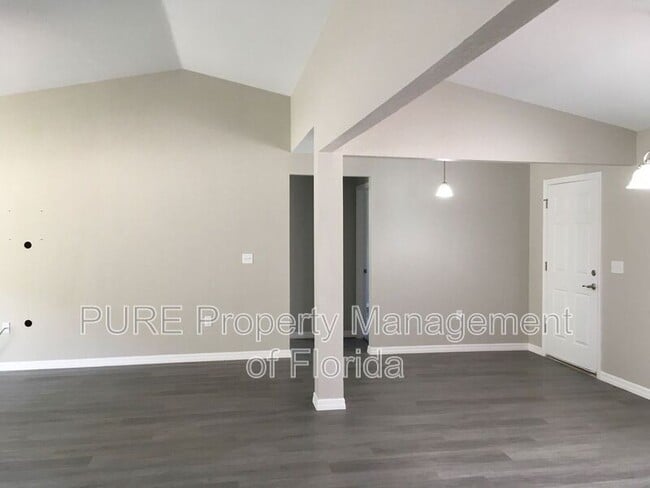 Building Photo - 821 Marion Oaks Manor