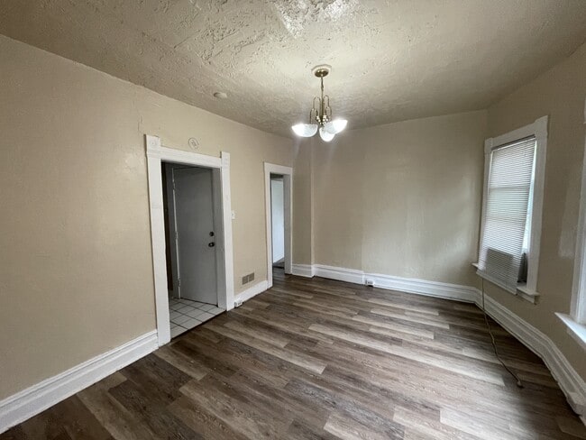Building Photo - 861 E 300 S