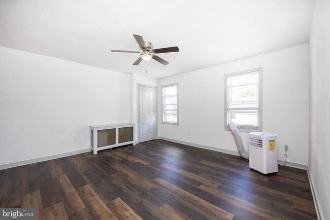 Building Photo - 58 E 4th St