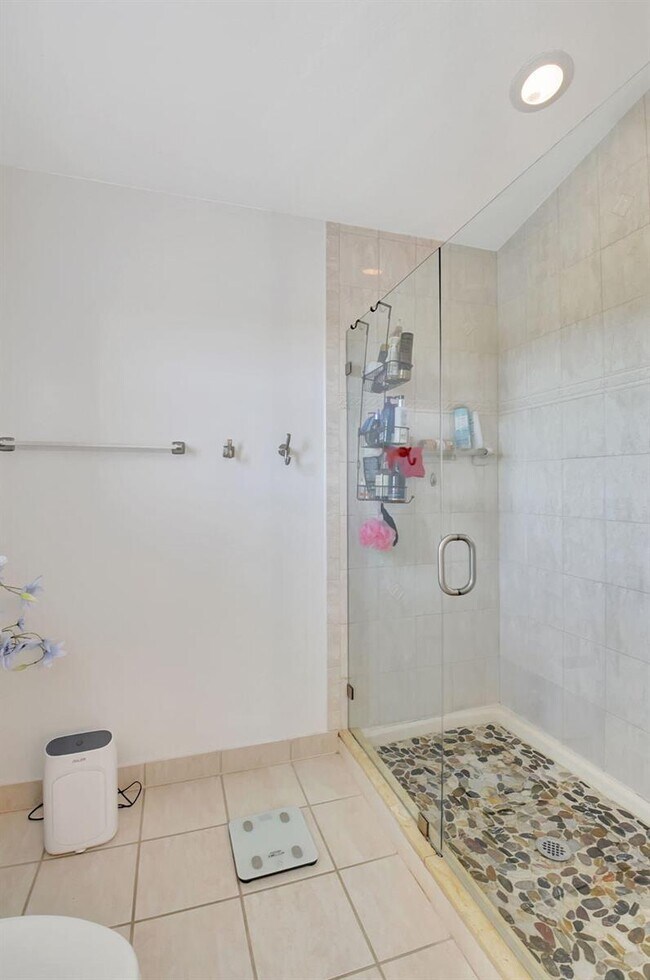 Building Photo - 4806 N Classical Blvd