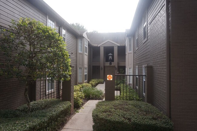 Foto del edificio - Residences at Sabal Point Spacious 2/2