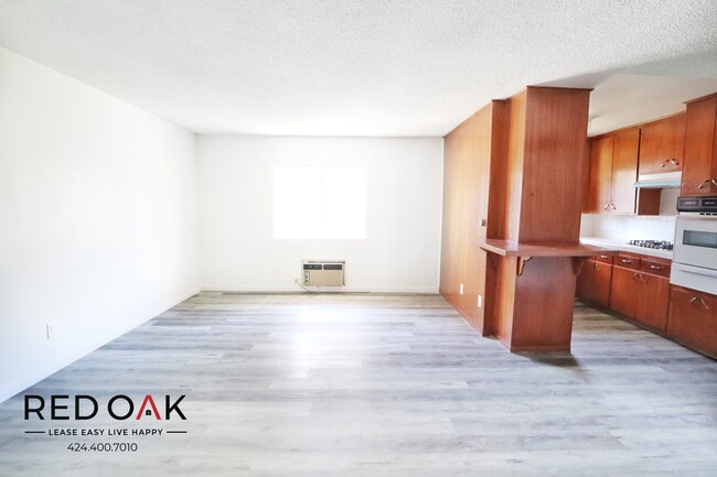 Foto del edificio - 7508 Canby Ave