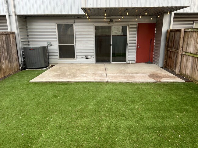 Foto del edificio - 4213 Dickason Ave