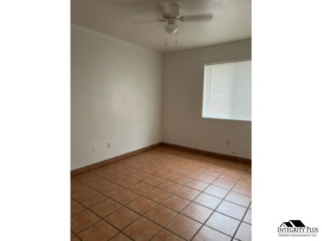 Foto del edificio - 1206 E Huron Ct