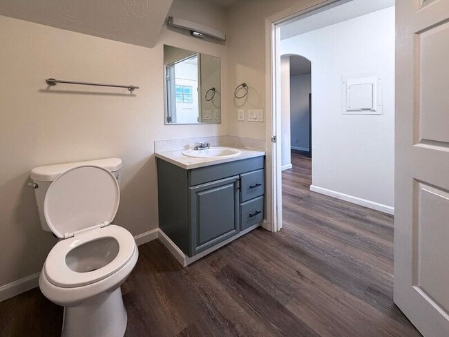 Foto del edificio - 2447 Roosevelt Blvd