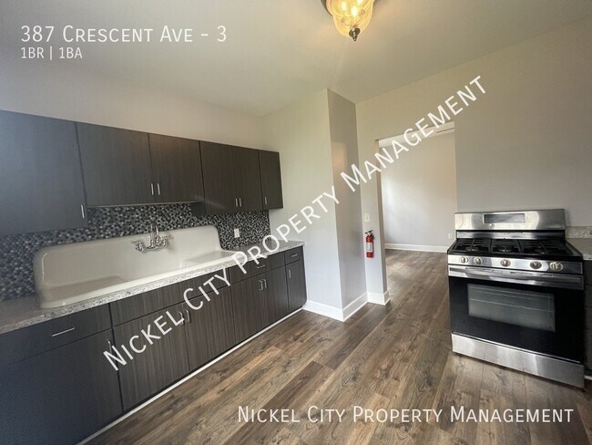 Foto del edificio - 387 Crescent Ave