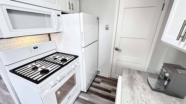 Kitchen - Premium Upgrade - Village Townhomes