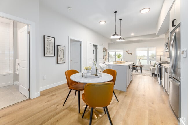 2BR, 2BA - 913SF - Kitchen/Dining Room - The Merritt