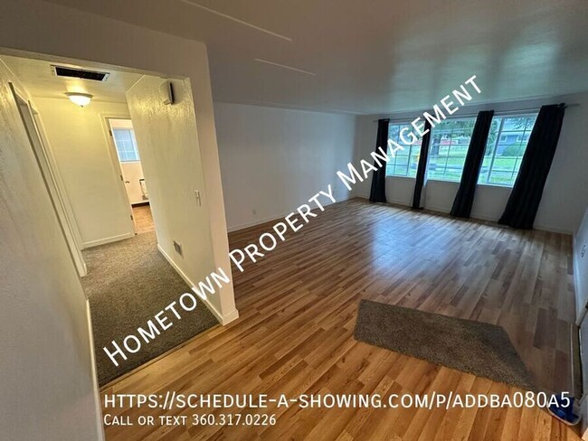 Building Photo - 3 Bedroom Rambler with New Flooring. AVAIL...