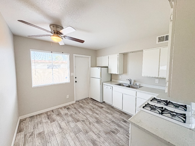 Building Photo - 5105 S La Rosa Dr