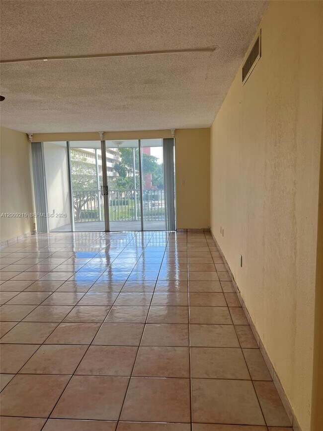 Foto del edificio - 1770 NE 191st St