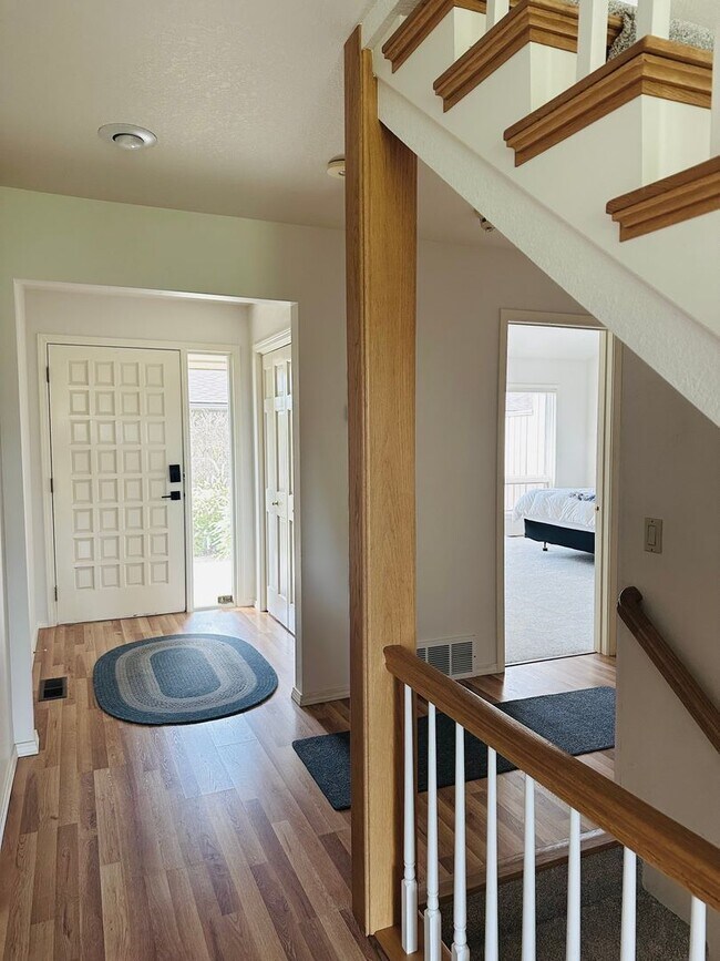 Foto del edificio - Stunning Kalispell Golf Course Home