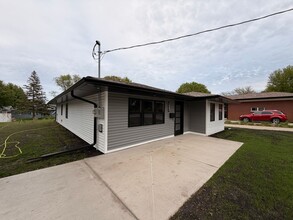 Building Photo - 1906 Floral Ave