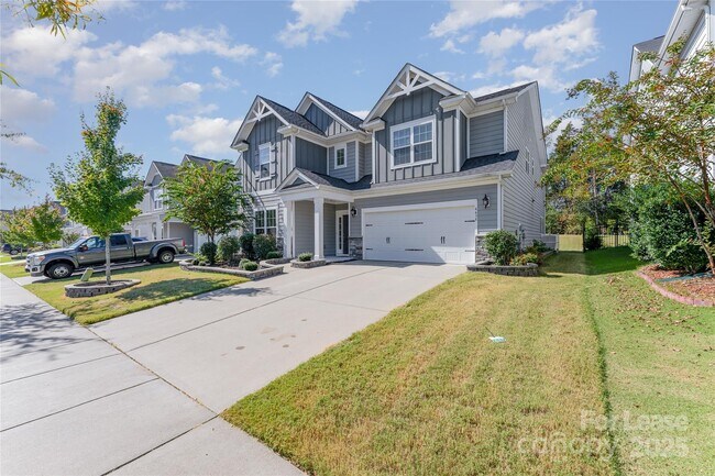Building Photo - 6635 Wildbrook Dr