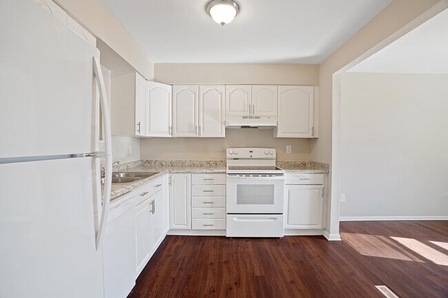 Building Photo - 405 Berkshire Ct