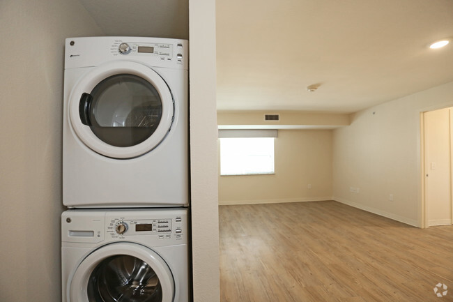 Three bedroom unit complete with a washer and dryer in-unit - Parks Residential - Richardson