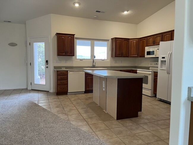 Kitchen - 1444 Mountain View Dr