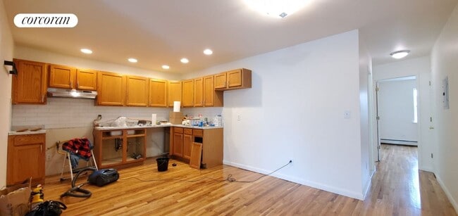 Building Photo - 1307 Balcom Ave