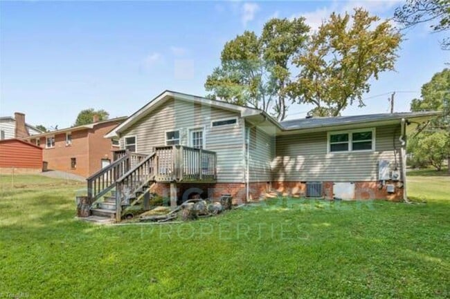 Building Photo - 1212 Brookwood Dr