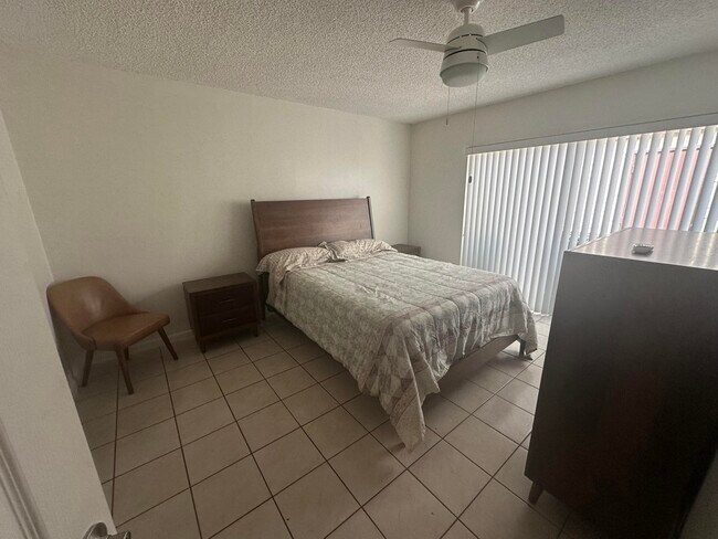 Foto del edificio - 9428 Oakburst Ln