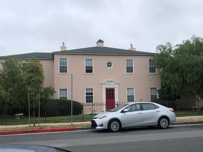 Building Photo - 1802 Ocean Park Blvd