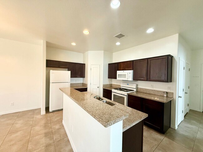 Foto del edificio - 8195 E Ashley Dr