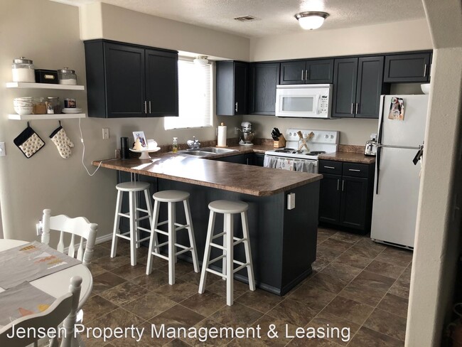 Building Photo - 3 br, 2 bath House - 1047 South 460 East #2