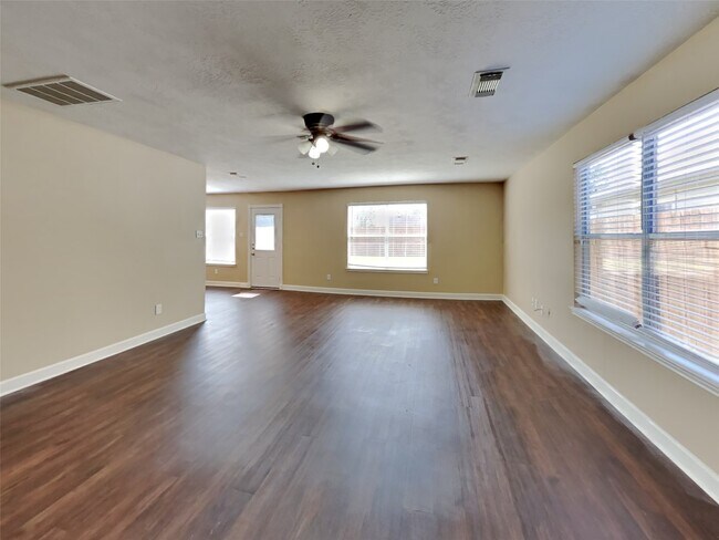 Foto del edificio - 14231 Bonham Oaks Ln