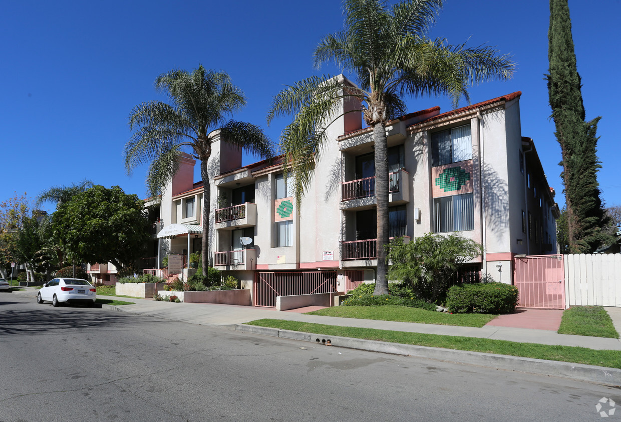 10915 Huston St, North Hollywood, CA 91601 - Apartments in North ...