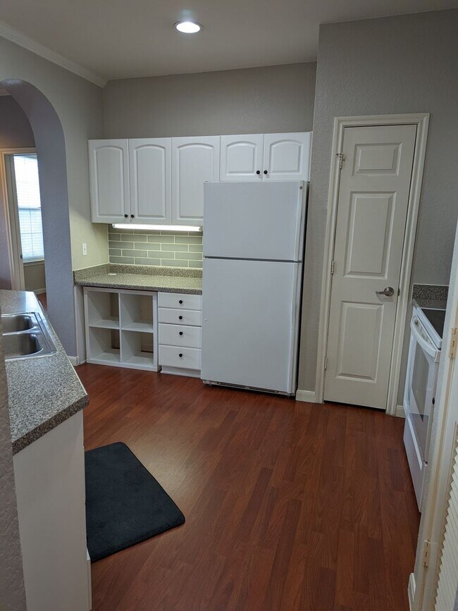 Building Photo - Beautiful 2 BDRM 2 BATH Condo in downtown ...