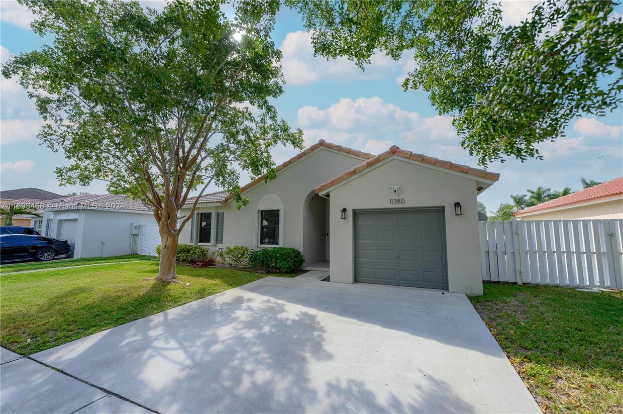 Foto principal - 11380 SW 21st St