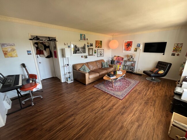 Interior Photo - 611 Levering Ave