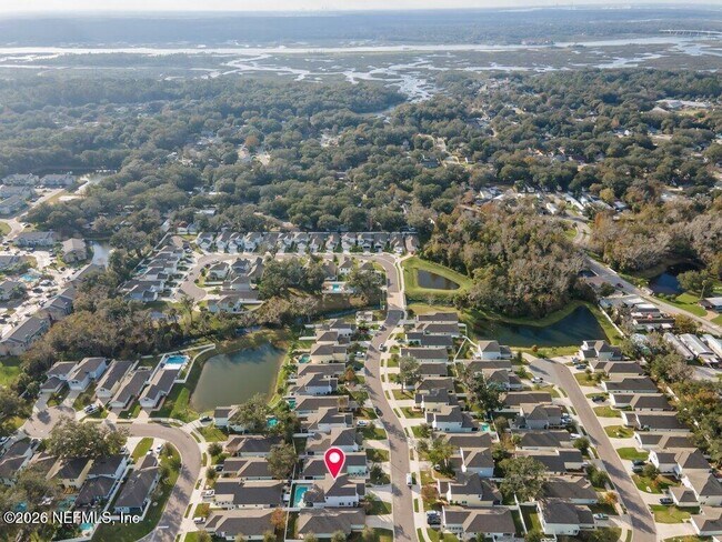 Foto del edificio - 2140 Fairway Villas Dr