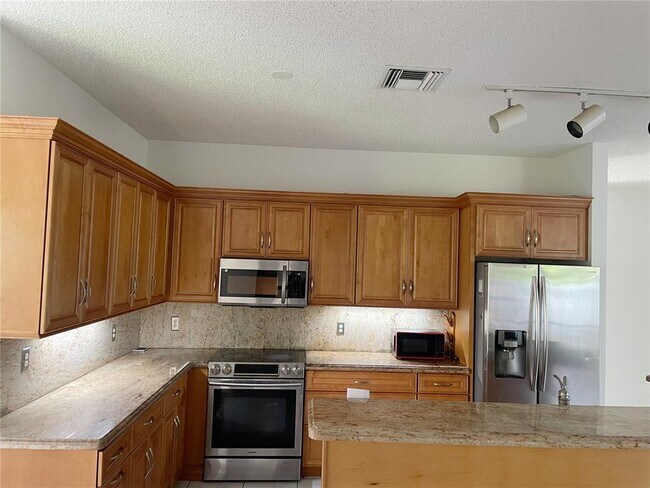 Building Photo - 1320 NW 185th Ave