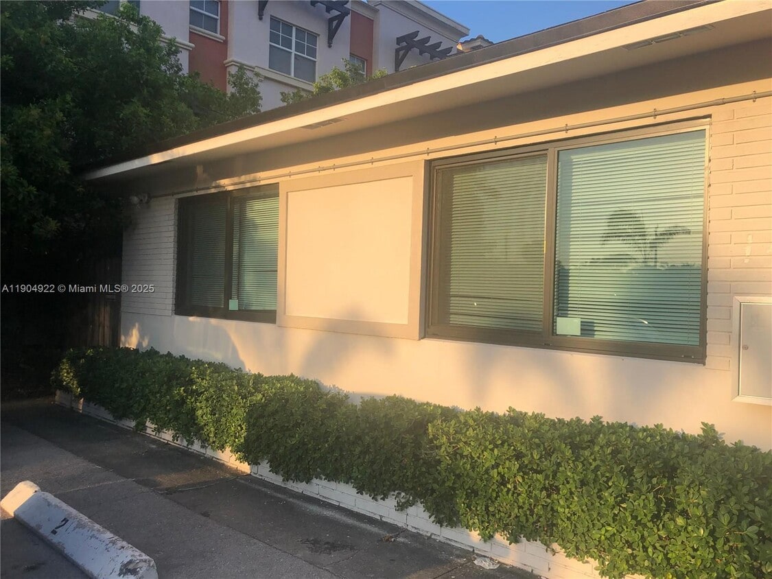 Primary Photo - 1016 NE 17th Ave