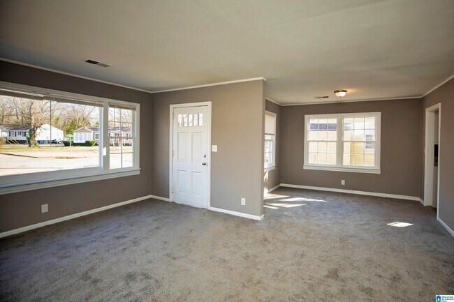 Building Photo - 816 Meadowbrook Dr