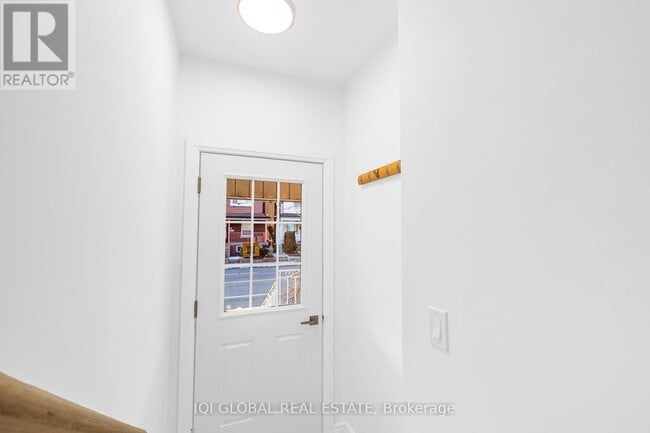 Building Photo - 633 Ossington Ave