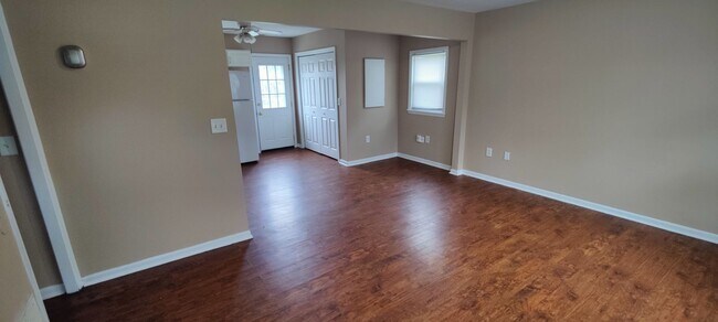 Building Photo - 801 Richardson Dr