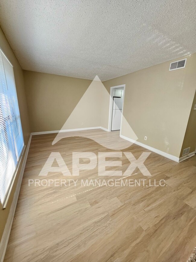 Foto del edificio - MOVE-IN SPECIAL, $1 RENT!! - Nice 2Bd - 1.5 Ba. Town House in West Knox off Cedar Bluff!