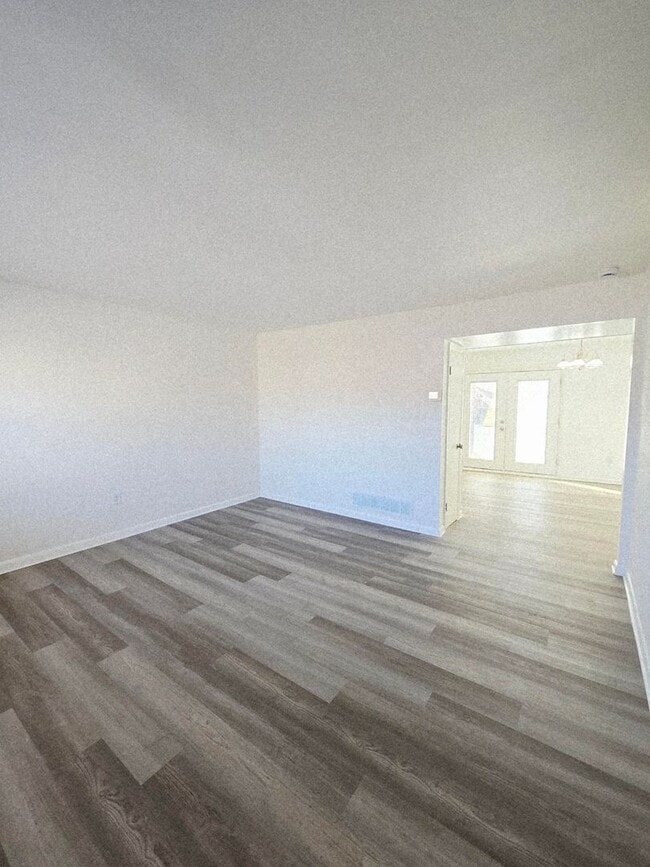 Building Photo - Renovated 3-Bedroom, 1-Bathroom Home in Beechfield