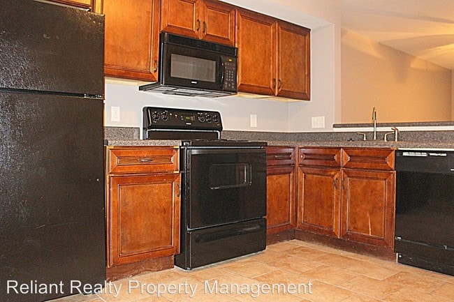 Building Photo - 1221 Ashridge Drive