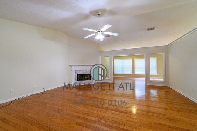 Foto del edificio - Beautiful 3 Bedroom Ranch House in Highlan...