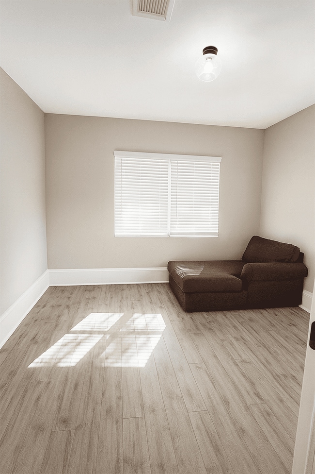 Photo - 7337 St Louis St House