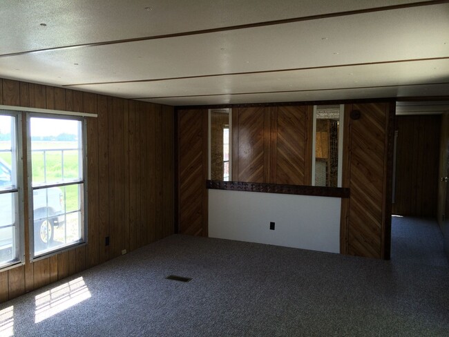 Foto del edificio - 2 Bed 2 Bath Mobile Home Sitting On 1 Acre