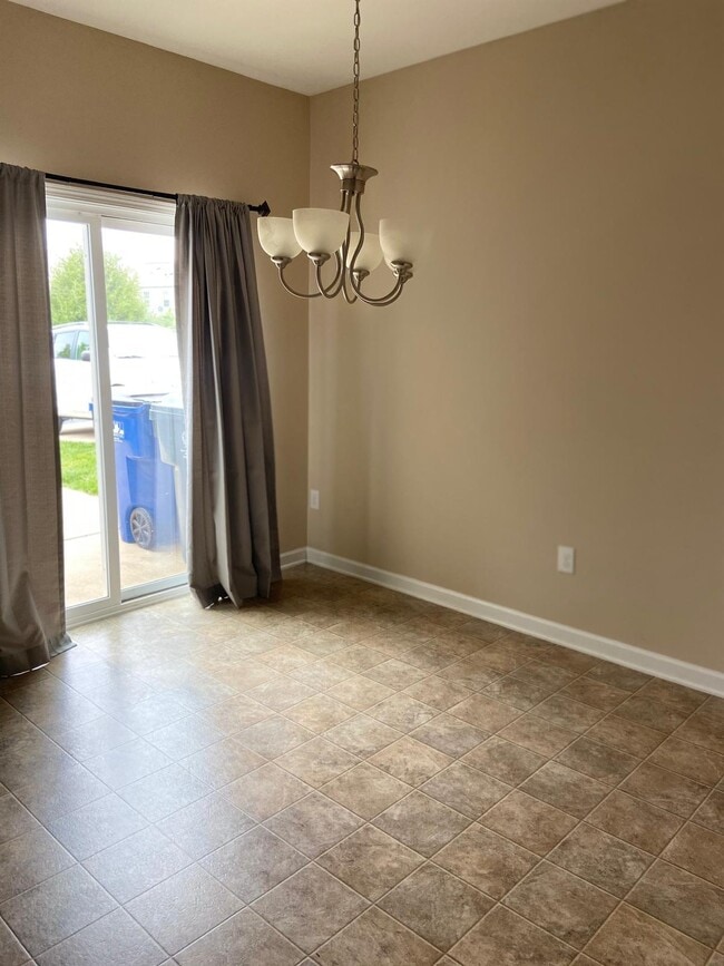 Building Photo - 1035 Ileagnes Rd