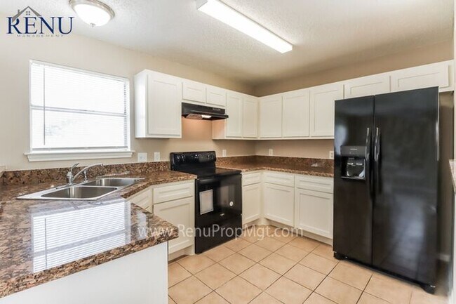 Building Photo - Move-In Ready Home Available Now!